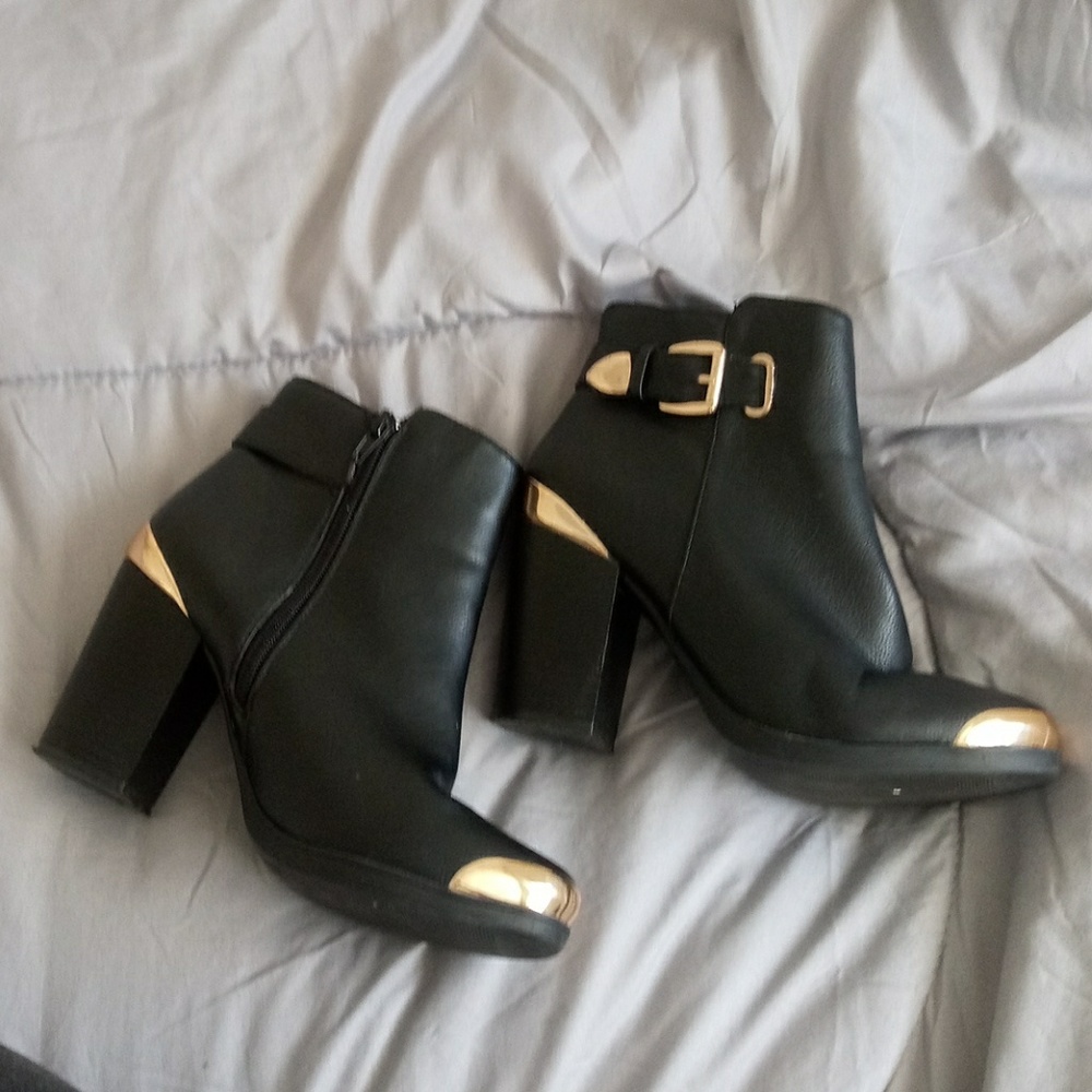 Heel bootys
